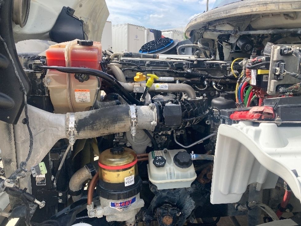 Day Cab Tractor-Heavy Duty Tractors-Freightliner-2018-M211264S-Grand Prairie-TX-238,158\n\t\tmiles-$ 33,500 - Image 16