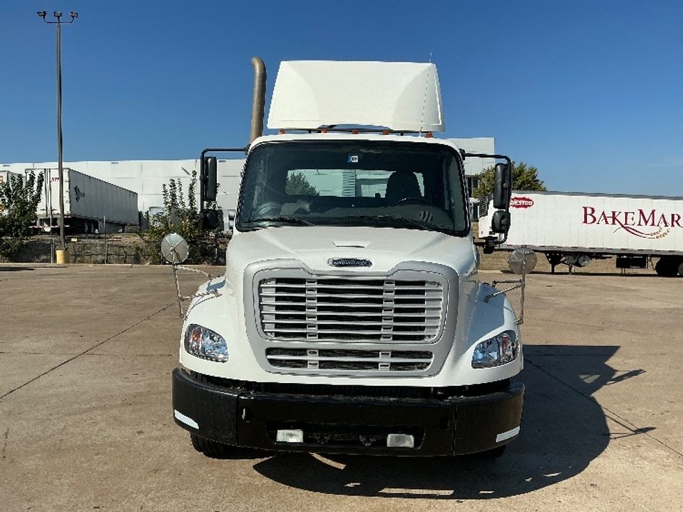 Day Cab Tractor-Heavy Duty Tractors-Freightliner-2018-M211264S-Grand Prairie-TX-238,158\n\t\tmiles-$ 33,500 - Image 2