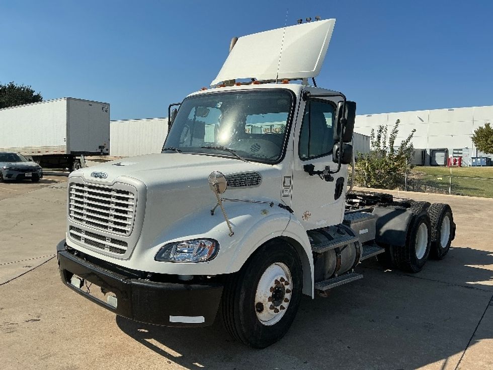 Day Cab Tractor-Heavy Duty Tractors-Freightliner-2018-M211264S-Grand Prairie-TX-238,158\n\t\tmiles-$ 33,500 - Image 3