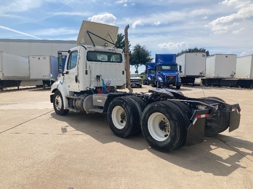 Day Cab Tractor-Heavy Duty Tractors-Freightliner-2018-M211264S-Grand Prairie-TX-238,158\n\t\tmiles-$ 33,500 - Image 5