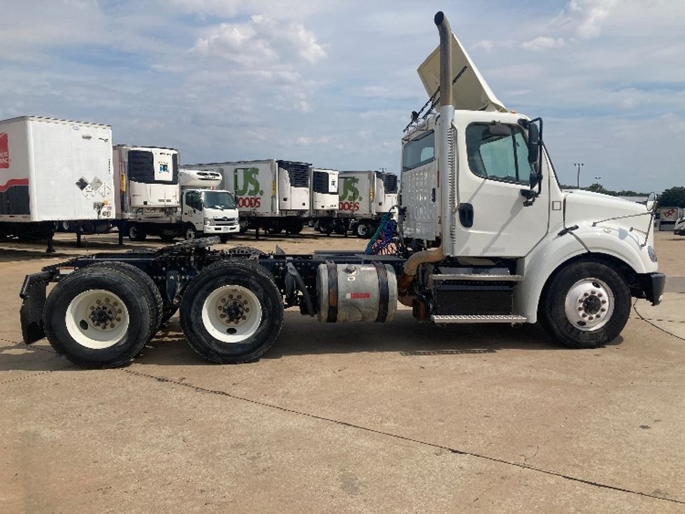Day Cab Tractor-Heavy Duty Tractors-Freightliner-2018-M211264S-Grand Prairie-TX-238,158\n\t\tmiles-$ 33,500 - Image 8