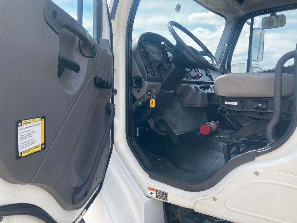 Day Cab Tractor-Heavy Duty Tractors-Freightliner-2018-M211264S-Grand Prairie-TX-238,158\n\t\tmiles-$ 33,500 - Image 9
