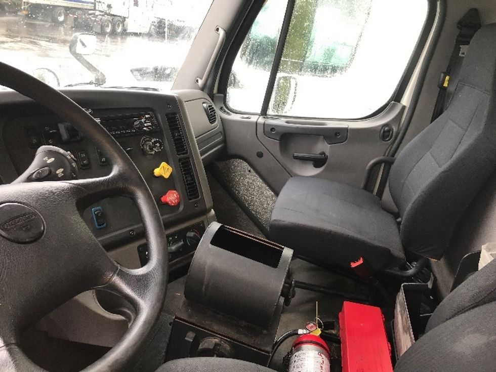 Day Cab Tractor-Heavy Duty Tractors-Freightliner-2018-M211264S-Watertown-NY-185,390\n\t\tmiles-$ 34,250 - Image 10