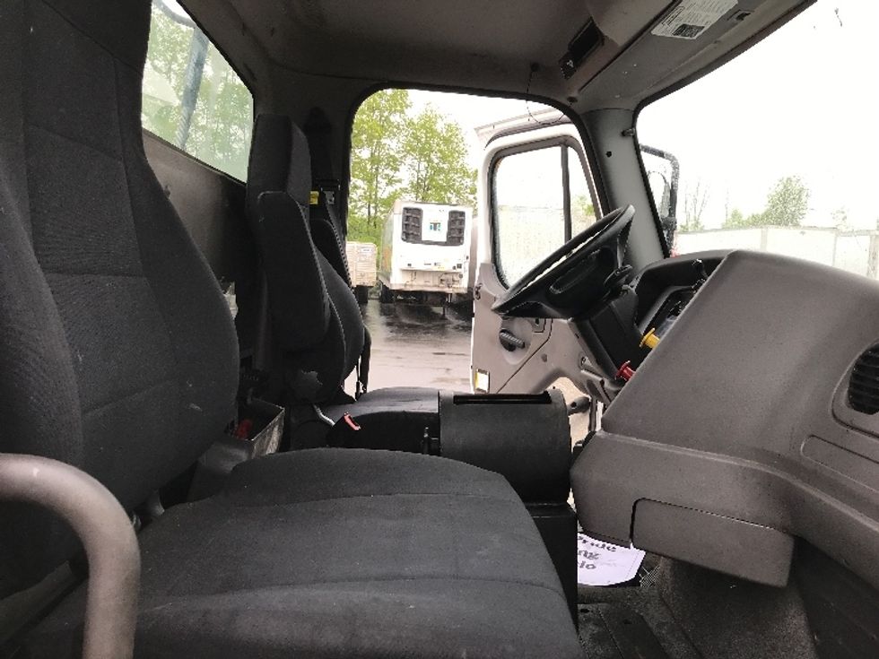 Day Cab Tractor-Heavy Duty Tractors-Freightliner-2018-M211264S-Watertown-NY-185,390\n\t\tmiles-$ 34,250 - Image 14
