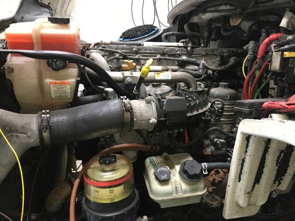 Day Cab Tractor-Heavy Duty Tractors-Freightliner-2018-M211264S-Watertown-NY-185,390\n\t\tmiles-$ 34,250 - Image 16