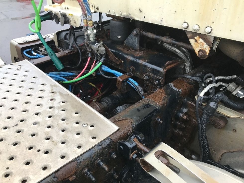 Day Cab Tractor-Heavy Duty Tractors-Freightliner-2018-M211264S-Watertown-NY-185,390\n\t\tmiles-$ 34,250 - Image 18