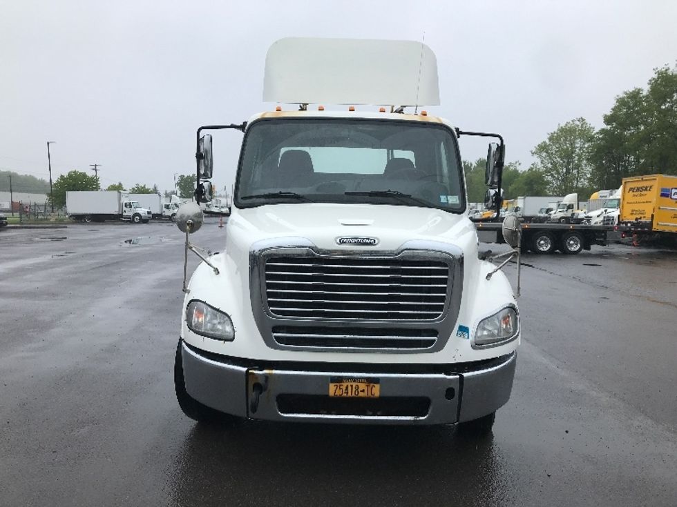 Day Cab Tractor-Heavy Duty Tractors-Freightliner-2018-M211264S-Watertown-NY-185,390\n\t\tmiles-$ 34,250 - Image 2