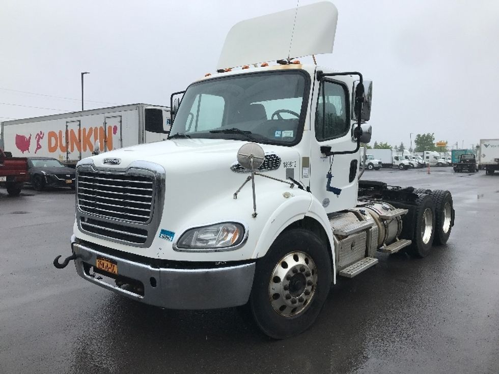 Day Cab Tractor-Heavy Duty Tractors-Freightliner-2018-M211264S-Watertown-NY-185,390\n\t\tmiles-$ 34,250 - Image 3