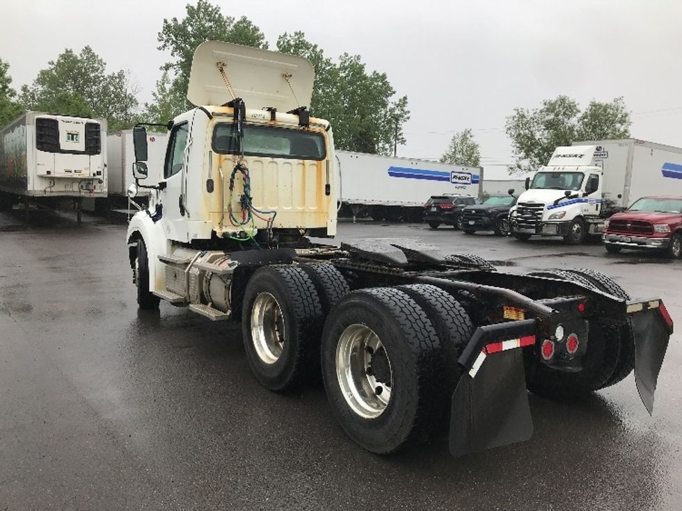 Day Cab Tractor-Heavy Duty Tractors-Freightliner-2018-M211264S-Watertown-NY-185,390\n\t\tmiles-$ 34,250 - Image 5