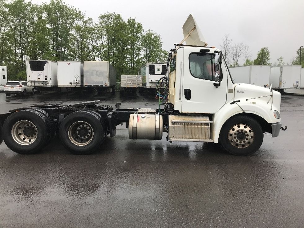 Day Cab Tractor-Heavy Duty Tractors-Freightliner-2018-M211264S-Watertown-NY-185,390\n\t\tmiles-$ 34,250 - Image 8