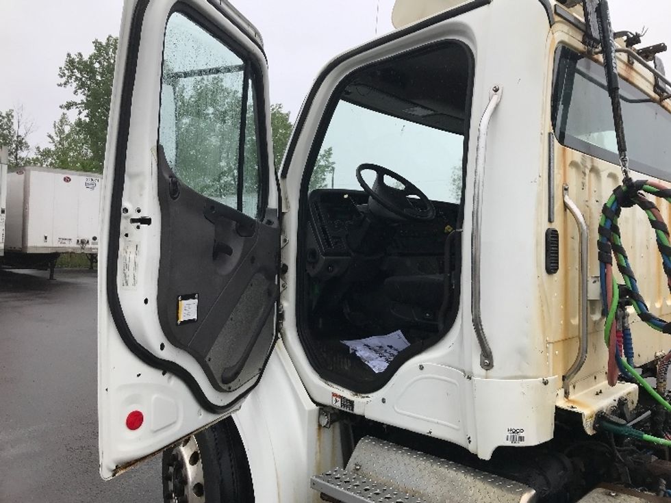 Day Cab Tractor-Heavy Duty Tractors-Freightliner-2018-M211264S-Watertown-NY-185,390\n\t\tmiles-$ 34,250 - Image 9