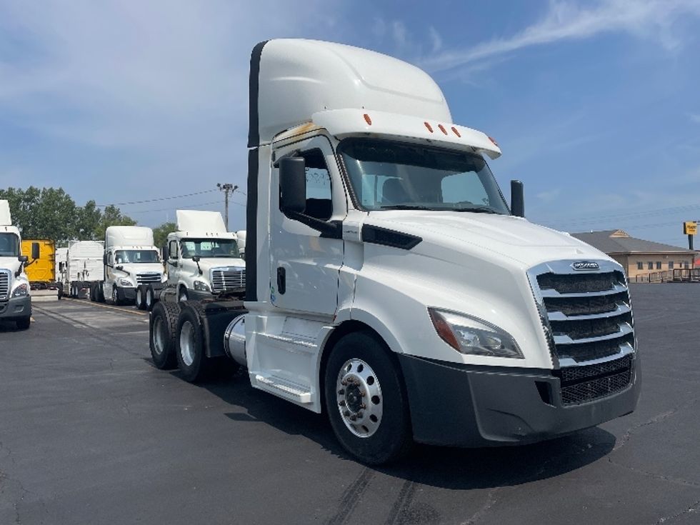 Day Cab Tractor-Heavy Duty Tractors-Freightliner-2018-T11664ST-Chicago (Melrose Park)-IL-410,415\n\t\tmiles-$ 40,500 - Image 1