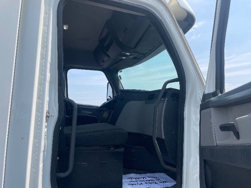 Day Cab Tractor-Heavy Duty Tractors-Freightliner-2018-T11664ST-Chicago (Melrose Park)-IL-410,415\n\t\tmiles-$ 40,500 - Image 12