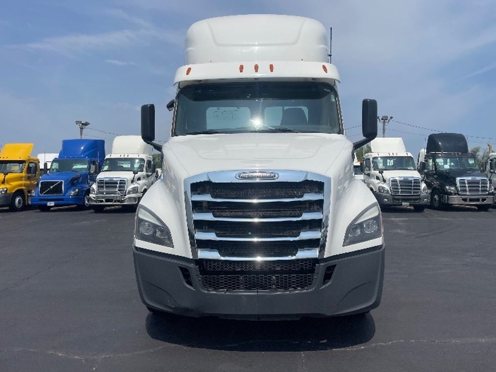 Day Cab Tractor-Heavy Duty Tractors-Freightliner-2018-T11664ST-Chicago (Melrose Park)-IL-410,415\n\t\tmiles-$ 40,500 - Image 2