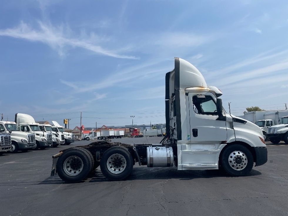 Day Cab Tractor-Heavy Duty Tractors-Freightliner-2018-T11664ST-Chicago (Melrose Park)-IL-410,415\n\t\tmiles-$ 40,500 - Image 8