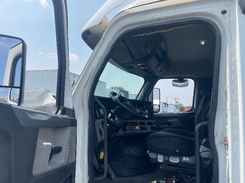 Day Cab Tractor-Heavy Duty Tractors-Freightliner-2018-T11664ST-Chicago (Melrose Park)-IL-410,415\n\t\tmiles-$ 40,500 - Image 9