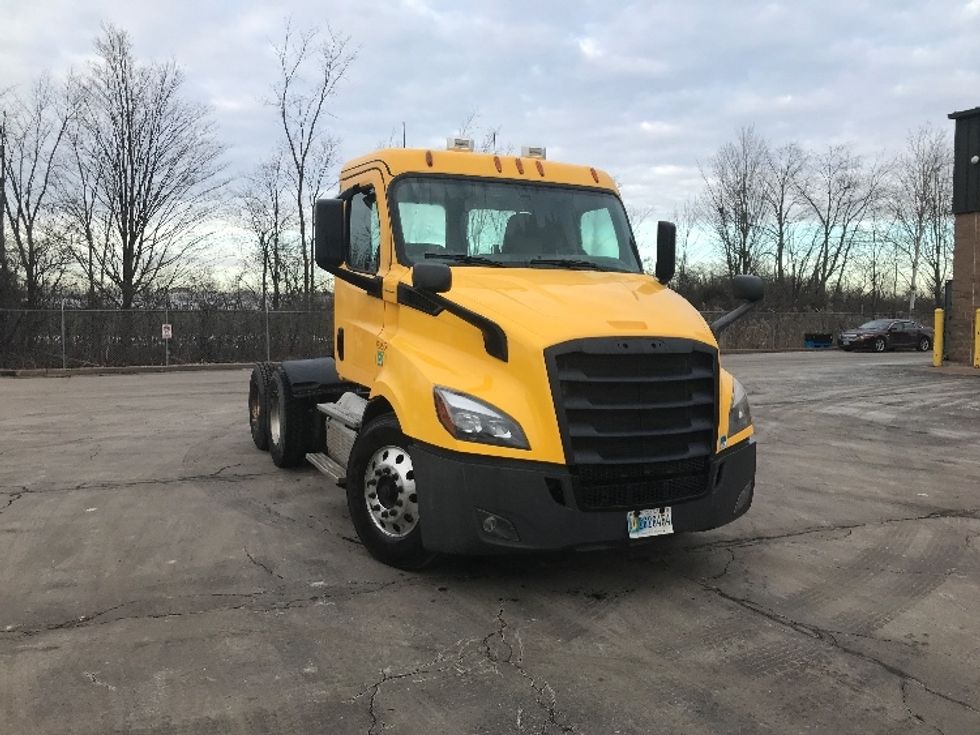 Day Cab Tractor-Heavy Duty Tractors-Freightliner-2018-T11664ST-Watertown-NY-362,910\n\t\tmiles-$ 37,750 - Image 1