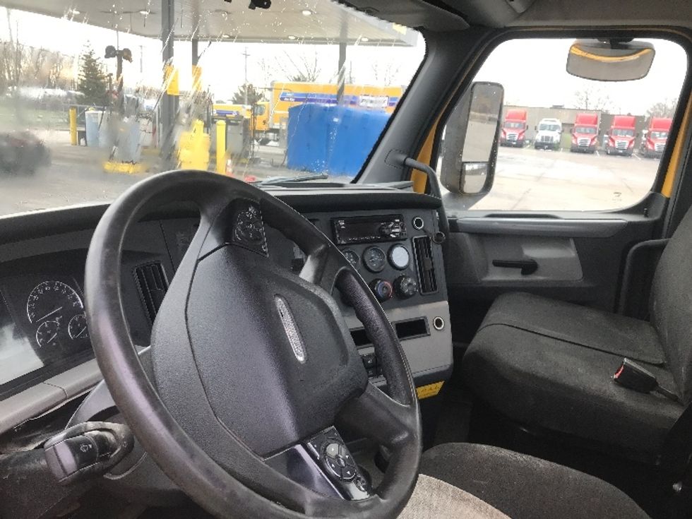 Day Cab Tractor-Heavy Duty Tractors-Freightliner-2018-T11664ST-Watertown-NY-362,910\n\t\tmiles-$ 37,750 - Image 10