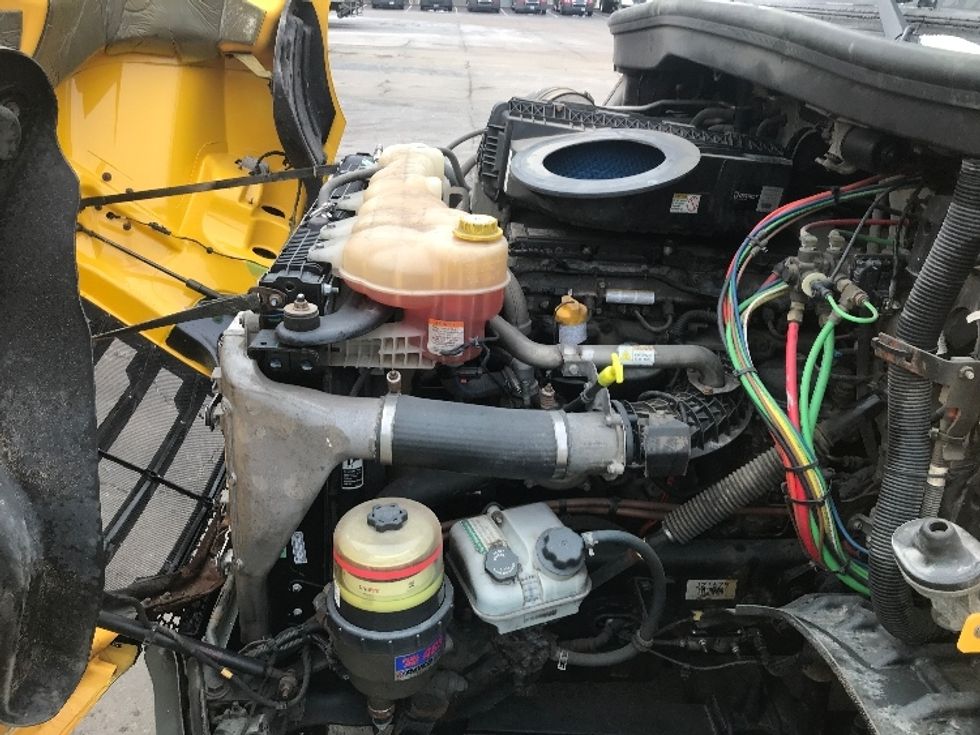 Day Cab Tractor-Heavy Duty Tractors-Freightliner-2018-T11664ST-Watertown-NY-362,910\n\t\tmiles-$ 37,750 - Image 16