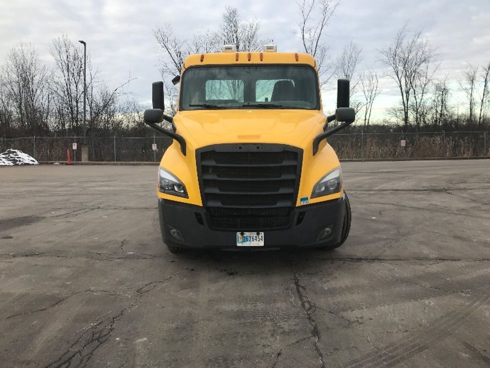Day Cab Tractor-Heavy Duty Tractors-Freightliner-2018-T11664ST-Watertown-NY-362,910\n\t\tmiles-$ 37,750 - Image 2