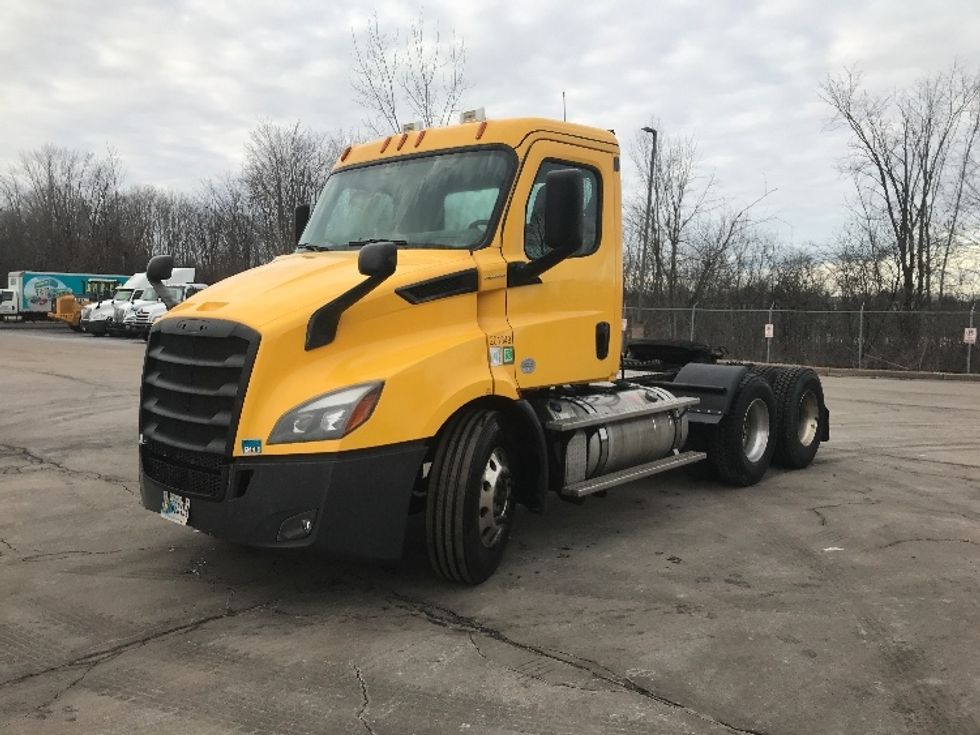 Day Cab Tractor-Heavy Duty Tractors-Freightliner-2018-T11664ST-Watertown-NY-362,910\n\t\tmiles-$ 37,750 - Image 3