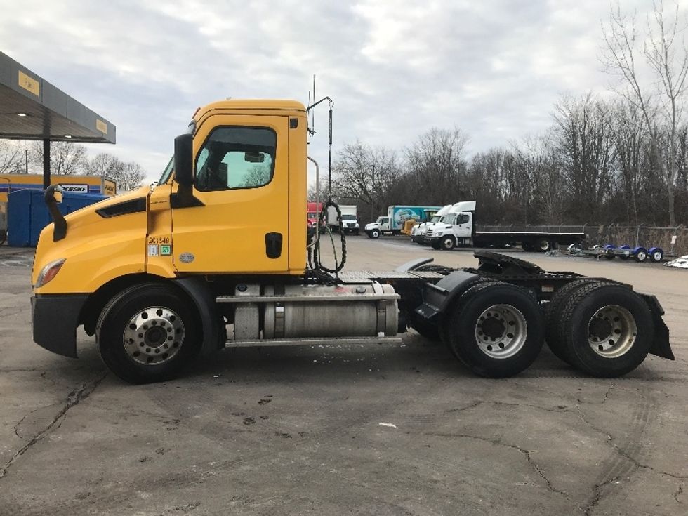 Day Cab Tractor-Heavy Duty Tractors-Freightliner-2018-T11664ST-Watertown-NY-362,910\n\t\tmiles-$ 37,750 - Image 4