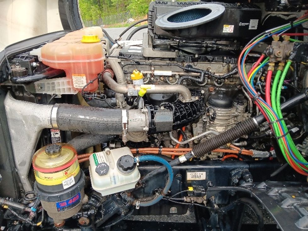 Day Cab Tractor-Heavy Duty Tractors-Freightliner-2018-T12642ST-Cleveland-TN-363,809\n\t\tmiles-$ 38,250 - Image 16
