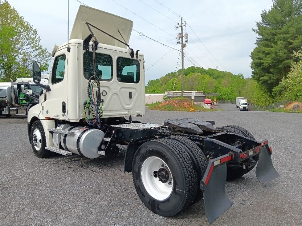Day Cab Tractor-Heavy Duty Tractors-Freightliner-2018-T12642ST-Cleveland-TN-363,809\n\t\tmiles-$ 38,250 - Image 5
