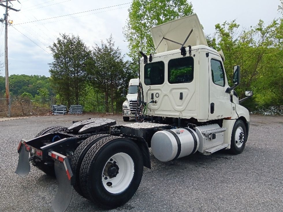 Day Cab Tractor-Heavy Duty Tractors-Freightliner-2018-T12642ST-Cleveland-TN-363,809\n\t\tmiles-$ 38,250 - Image 7