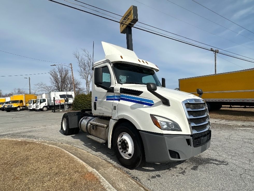 Day Cab Tractor-Heavy Duty Tractors-Freightliner-2018-T12642ST-Conyers-GA-375,673\n\t\tmiles-$ 42,000 - Image 1