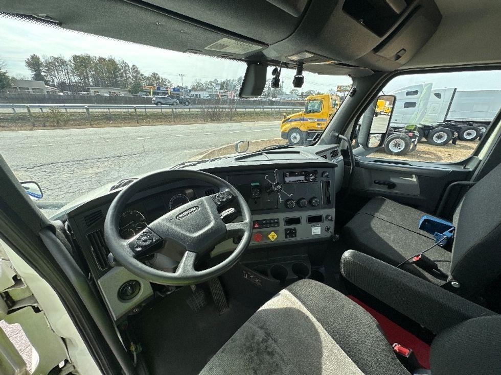 Day Cab Tractor-Heavy Duty Tractors-Freightliner-2018-T12642ST-Conyers-GA-375,673\n\t\tmiles-$ 42,000 - Image 10