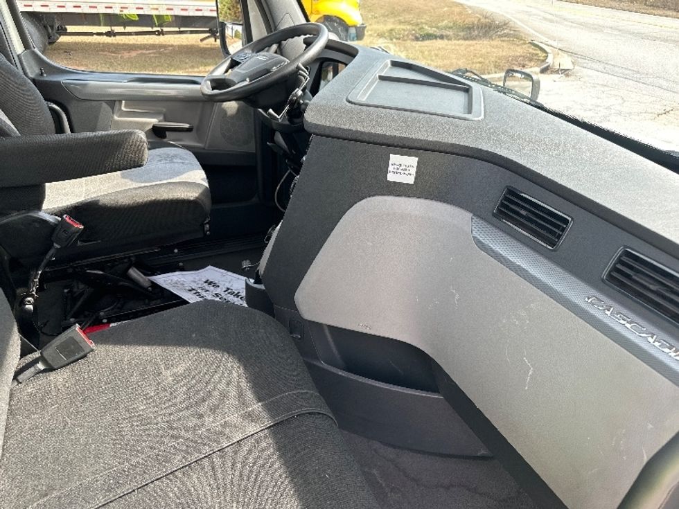 Day Cab Tractor-Heavy Duty Tractors-Freightliner-2018-T12642ST-Conyers-GA-375,673\n\t\tmiles-$ 42,000 - Image 13