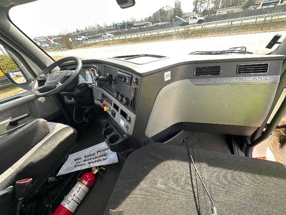 Day Cab Tractor-Heavy Duty Tractors-Freightliner-2018-T12642ST-Conyers-GA-375,673\n\t\tmiles-$ 42,000 - Image 14