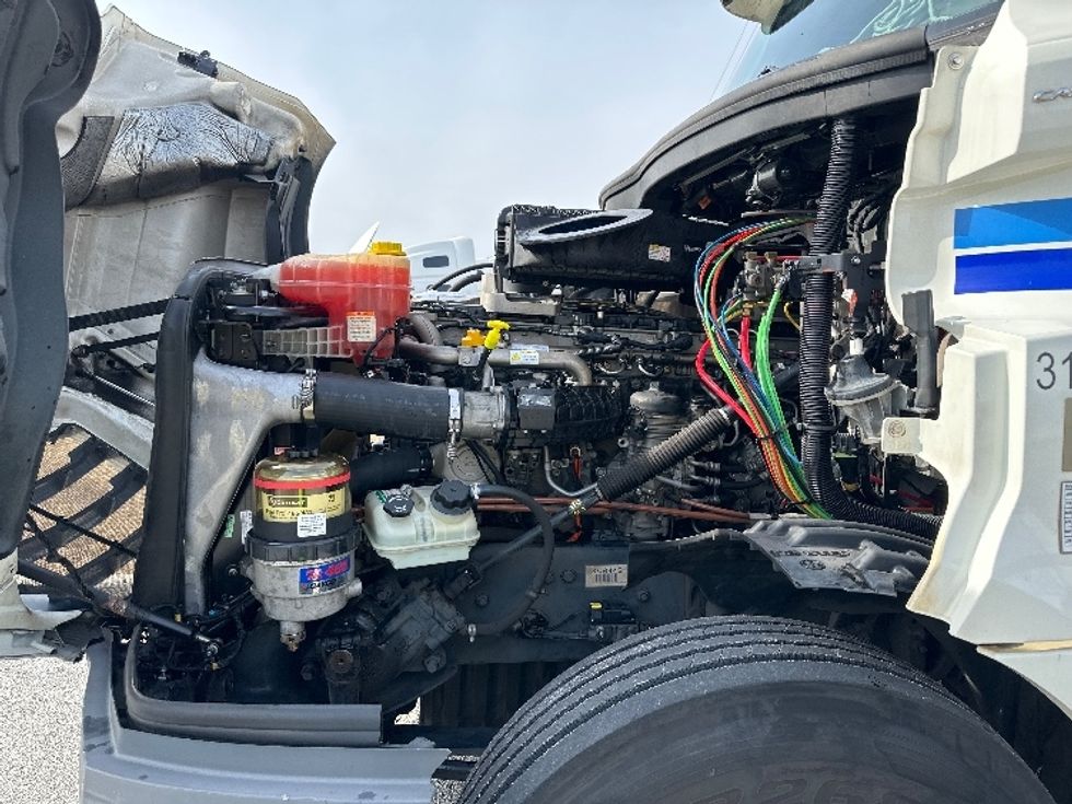 Day Cab Tractor-Heavy Duty Tractors-Freightliner-2018-T12642ST-Conyers-GA-375,673\n\t\tmiles-$ 42,000 - Image 16