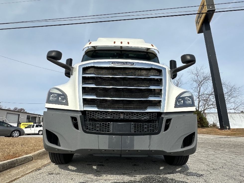 Day Cab Tractor-Heavy Duty Tractors-Freightliner-2018-T12642ST-Conyers-GA-375,673\n\t\tmiles-$ 42,000 - Image 19