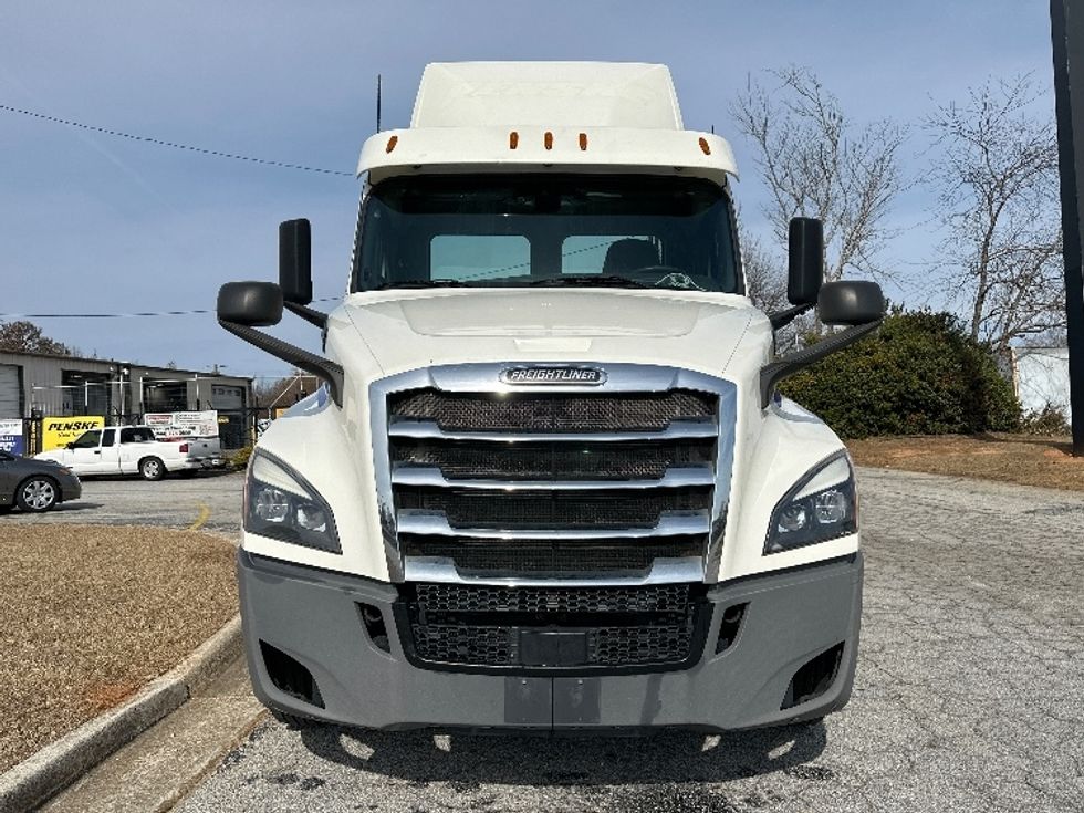 Day Cab Tractor-Heavy Duty Tractors-Freightliner-2018-T12642ST-Conyers-GA-375,673\n\t\tmiles-$ 42,000 - Image 2