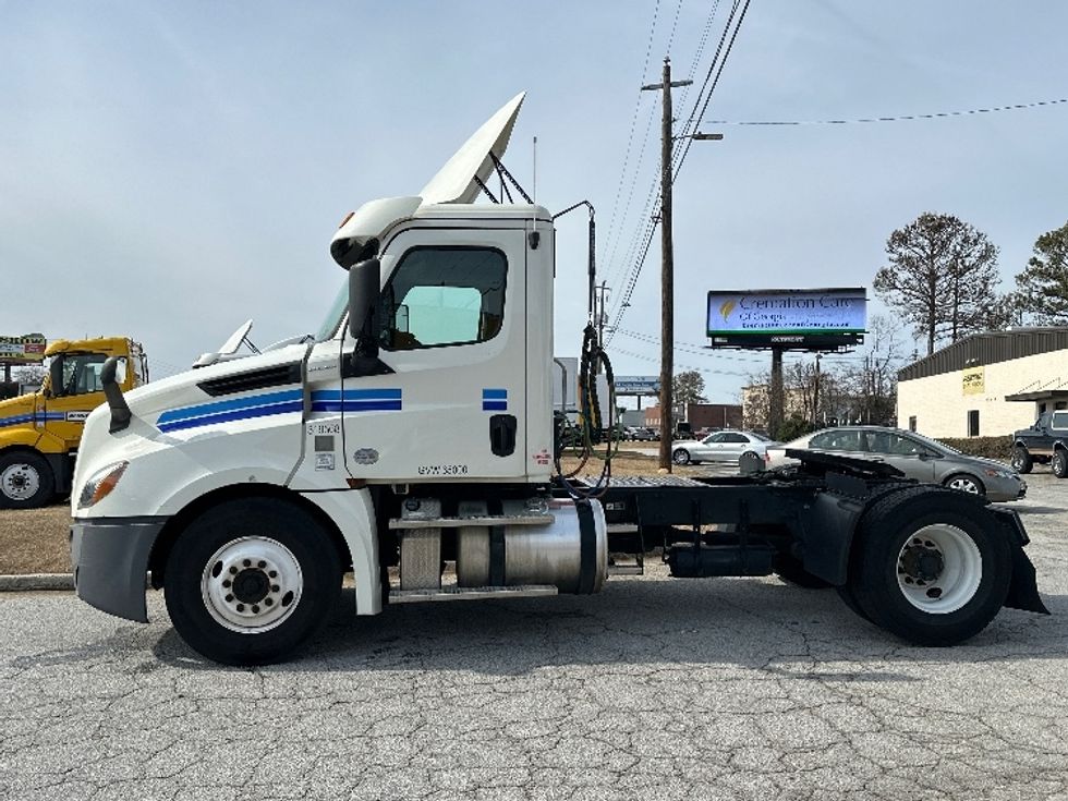 Day Cab Tractor-Heavy Duty Tractors-Freightliner-2018-T12642ST-Conyers-GA-375,673\n\t\tmiles-$ 42,000 - Image 4
