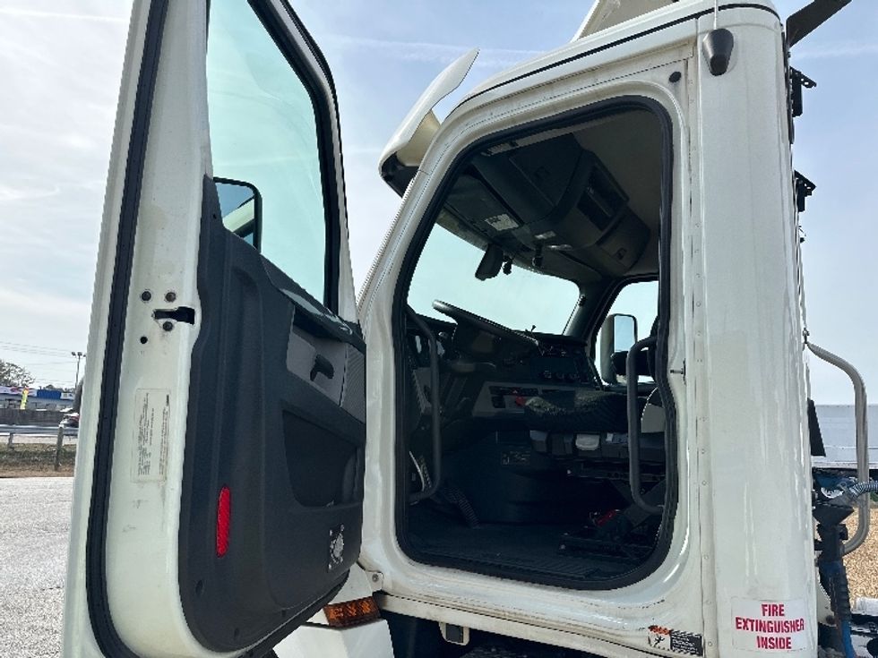 Day Cab Tractor-Heavy Duty Tractors-Freightliner-2018-T12642ST-Conyers-GA-375,673\n\t\tmiles-$ 42,000 - Image 9