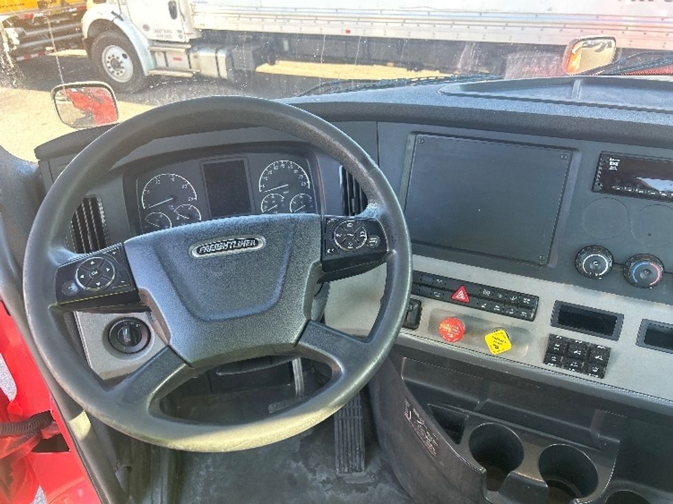 Day Cab Tractor-Heavy Duty Tractors-Freightliner-2018-T12642ST-Dayton-NJ-211,931\n\t\tmiles-$ 43,250 - Image 11