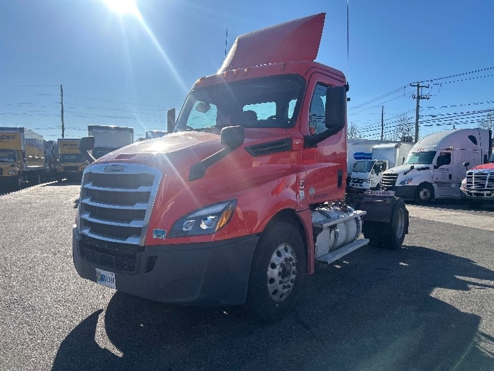 Day Cab Tractor-Heavy Duty Tractors-Freightliner-2018-T12642ST-Dayton-NJ-211,931\n\t\tmiles-$ 43,250 - Image 3