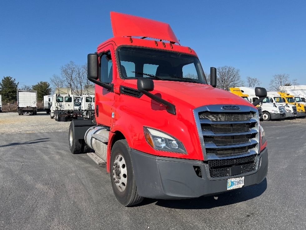 Day Cab Tractor-Heavy Duty Tractors-Freightliner-2018-T12642ST-Pennsauken-NJ-373,664\n\t\tmiles-$ 34,500 - Image 1