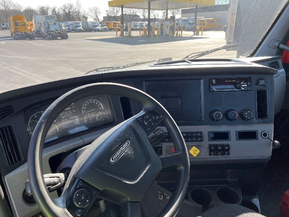 Day Cab Tractor-Heavy Duty Tractors-Freightliner-2018-T12642ST-Pennsauken-NJ-373,664\n\t\tmiles-$ 34,500 - Image 11