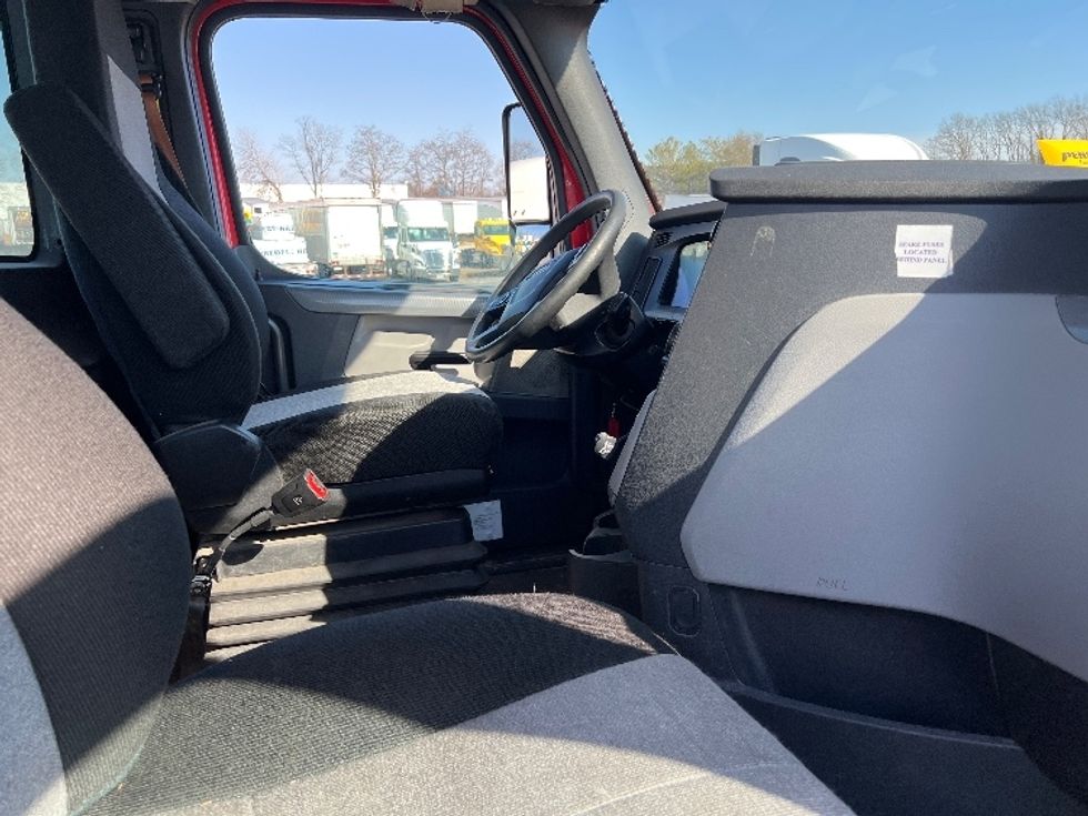 Day Cab Tractor-Heavy Duty Tractors-Freightliner-2018-T12642ST-Pennsauken-NJ-373,664\n\t\tmiles-$ 34,500 - Image 14