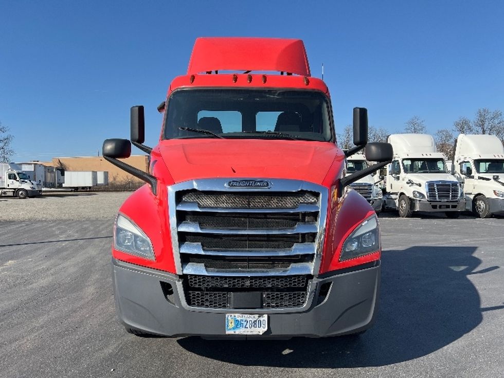 Day Cab Tractor-Heavy Duty Tractors-Freightliner-2018-T12642ST-Pennsauken-NJ-373,664\n\t\tmiles-$ 34,500 - Image 2