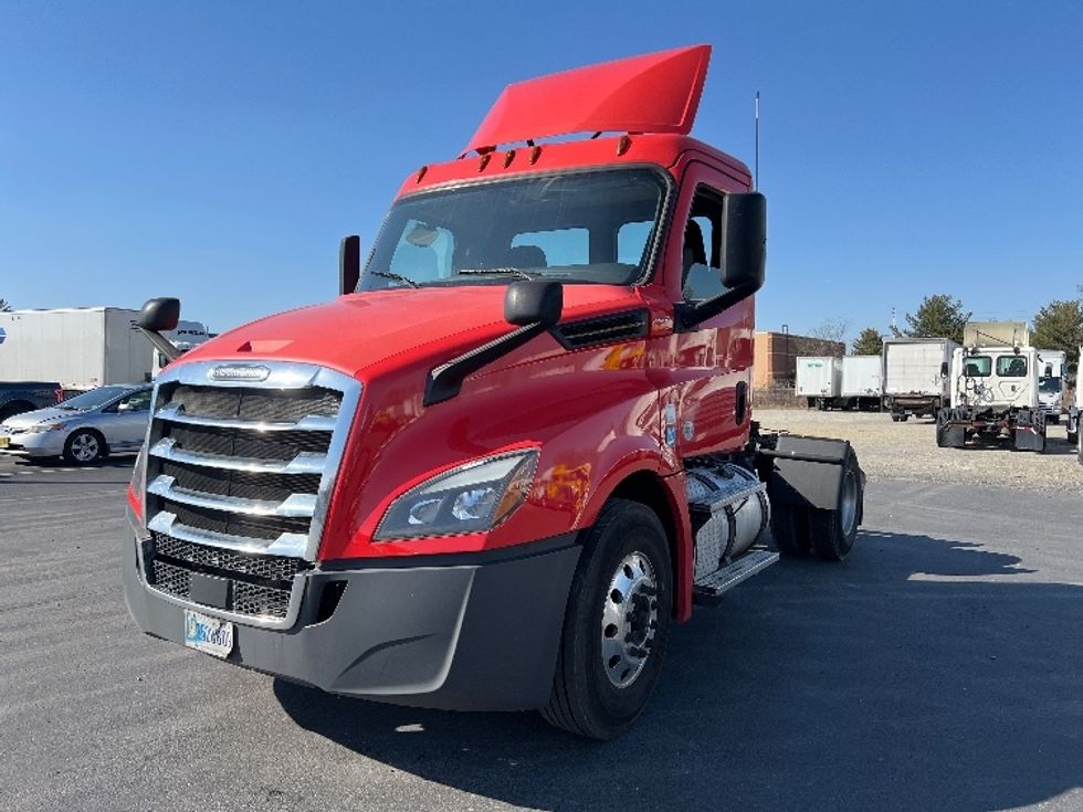 Day Cab Tractor-Heavy Duty Tractors-Freightliner-2018-T12642ST-Pennsauken-NJ-373,664\n\t\tmiles-$ 34,500 - Image 3