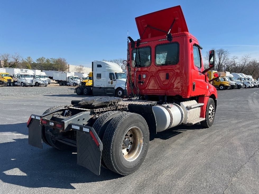 Day Cab Tractor-Heavy Duty Tractors-Freightliner-2018-T12642ST-Pennsauken-NJ-373,664\n\t\tmiles-$ 34,500 - Image 7