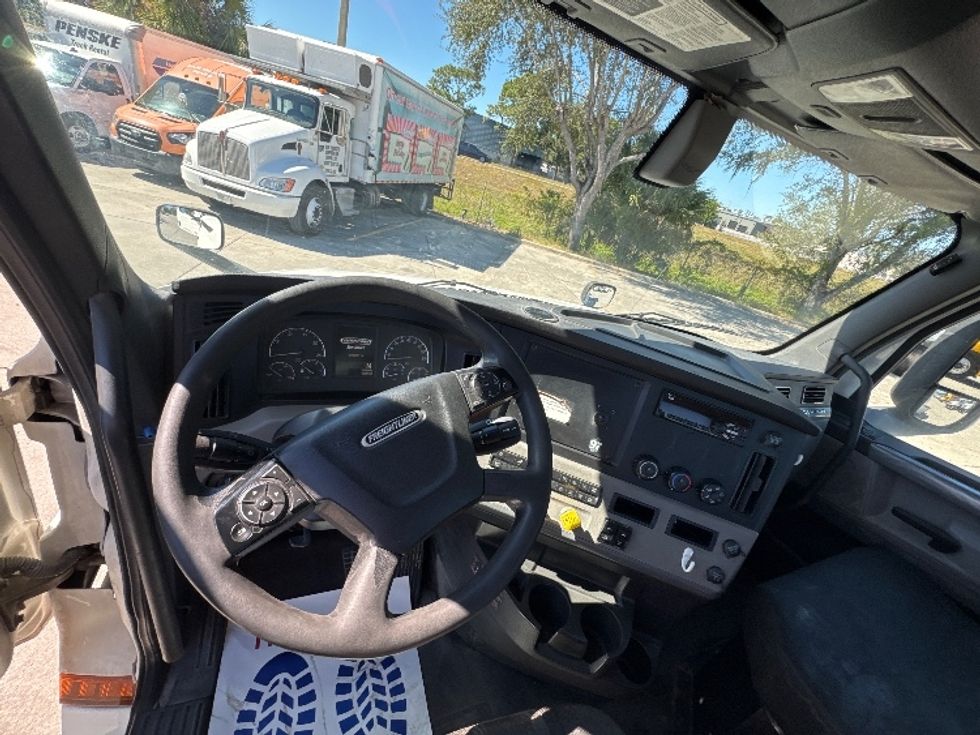 Day Cab Tractor-Heavy Duty Tractors-Freightliner-2018-T12642ST-Tampa-FL-600,091\n\t\tmiles-$ 23,500 - Image 11