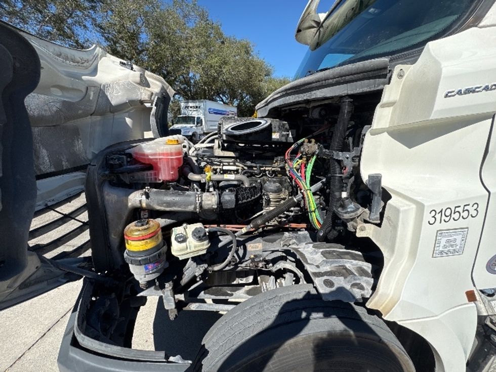 Day Cab Tractor-Heavy Duty Tractors-Freightliner-2018-T12642ST-Tampa-FL-600,091\n\t\tmiles-$ 23,500 - Image 16