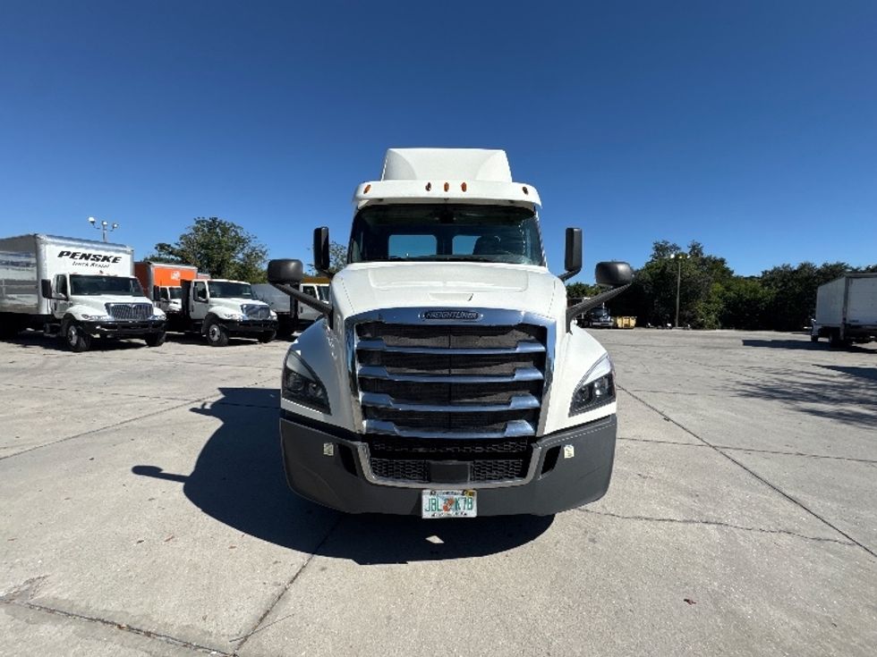 Day Cab Tractor-Heavy Duty Tractors-Freightliner-2018-T12642ST-Tampa-FL-600,091\n\t\tmiles-$ 23,500 - Image 2