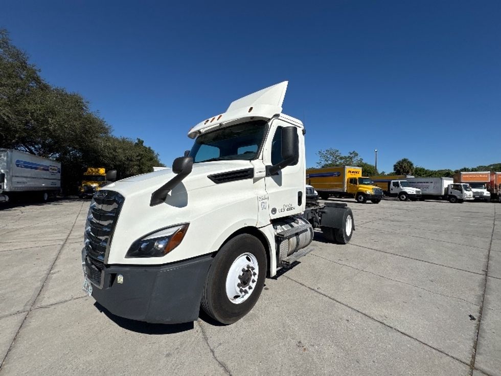 Day Cab Tractor-Heavy Duty Tractors-Freightliner-2018-T12642ST-Tampa-FL-600,091\n\t\tmiles-$ 23,500 - Image 3